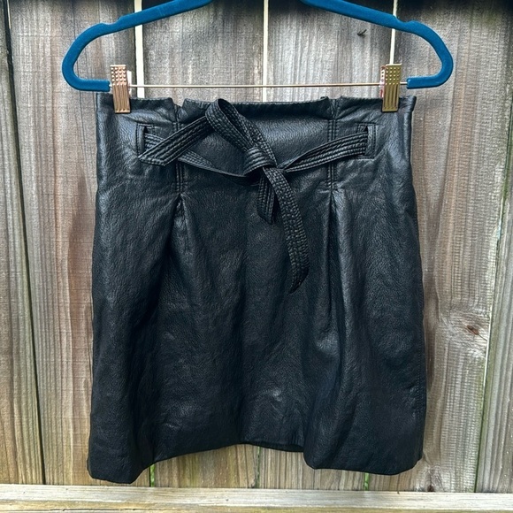 Free People Payton Paperbag Black Faux Leather Textured Mini Skirt, Size 2 - Picture 6 of 10